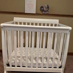 Mini crib (pick up only Rochester, MN)